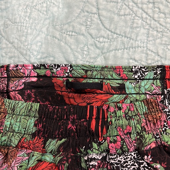 Lululemon Hotty Hot Shorts size 6 - Picture 3 of 3